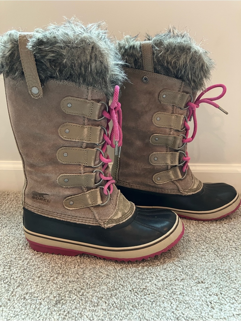 Sorel Women's Taupe and Black Winter Lace-Up Boots with Pink Laces